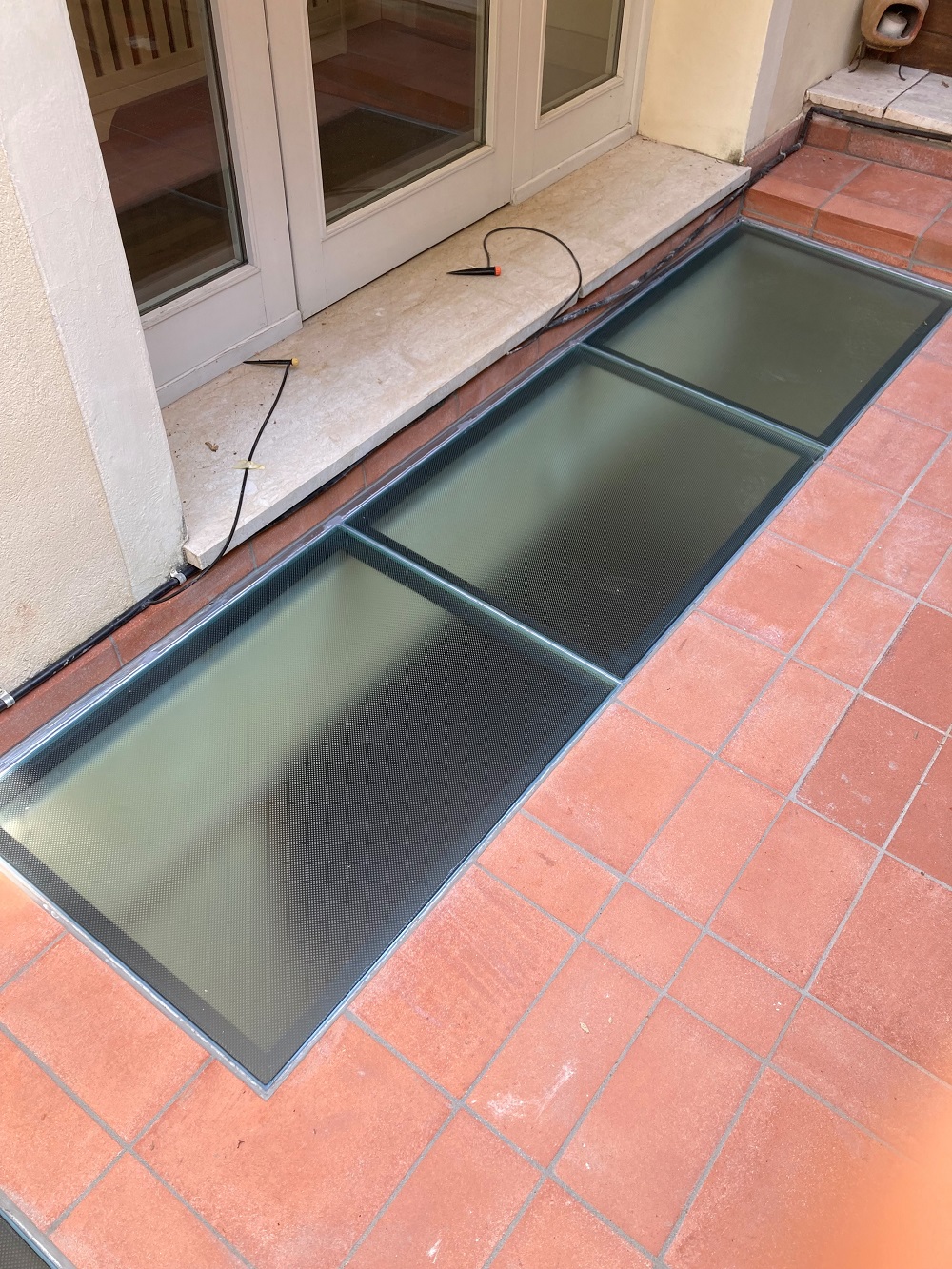 Pavimentazione di vetro per esterno su condominio