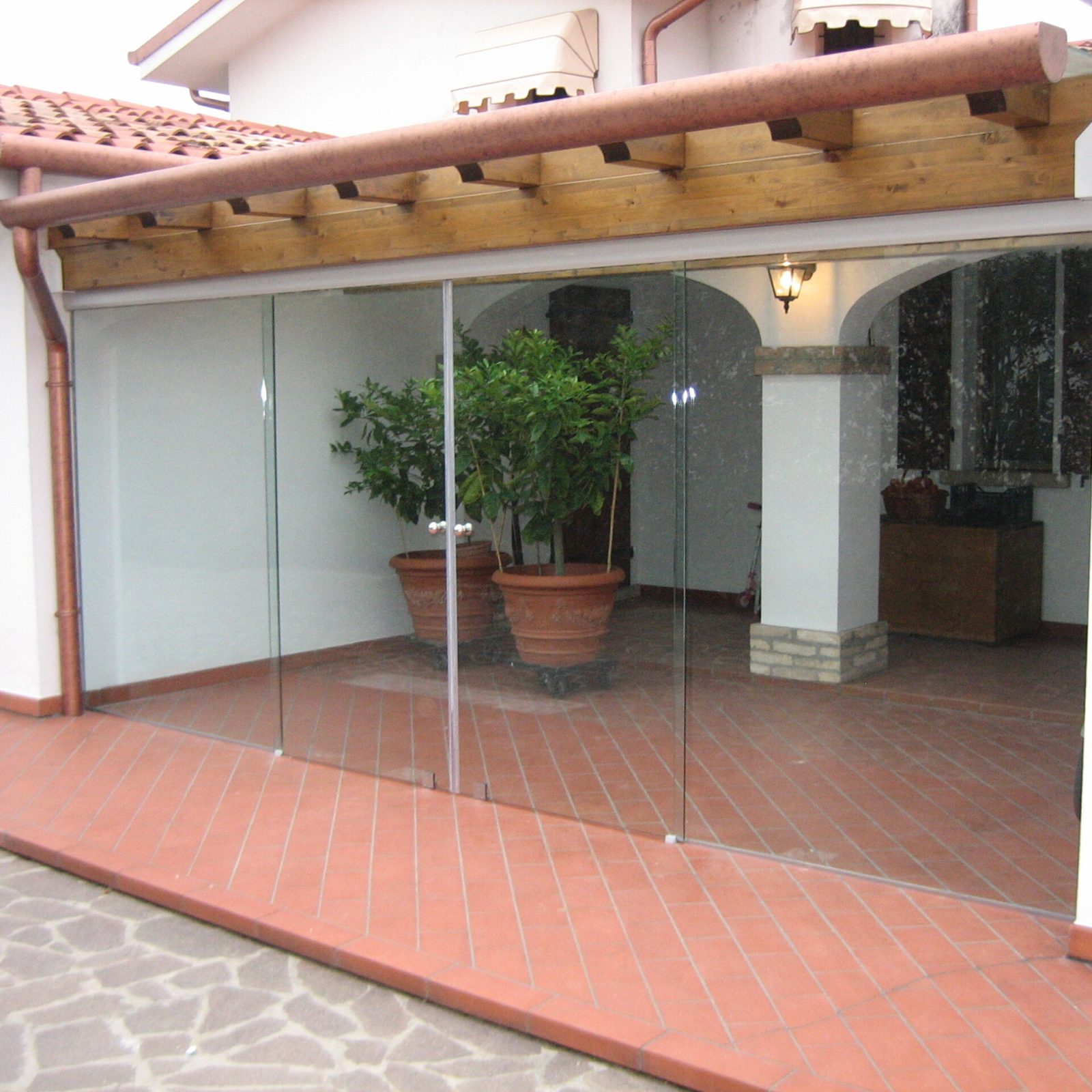 CHIUSURA PORTICO CON PORTE SCORREVOLI, VASCON DI CARBONERA