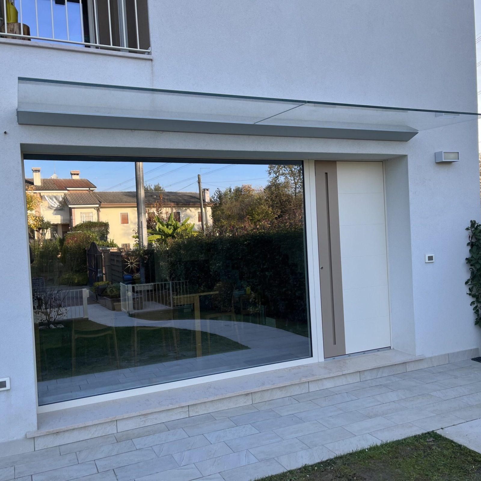 Pensilina in vetro stratificato per il giardino