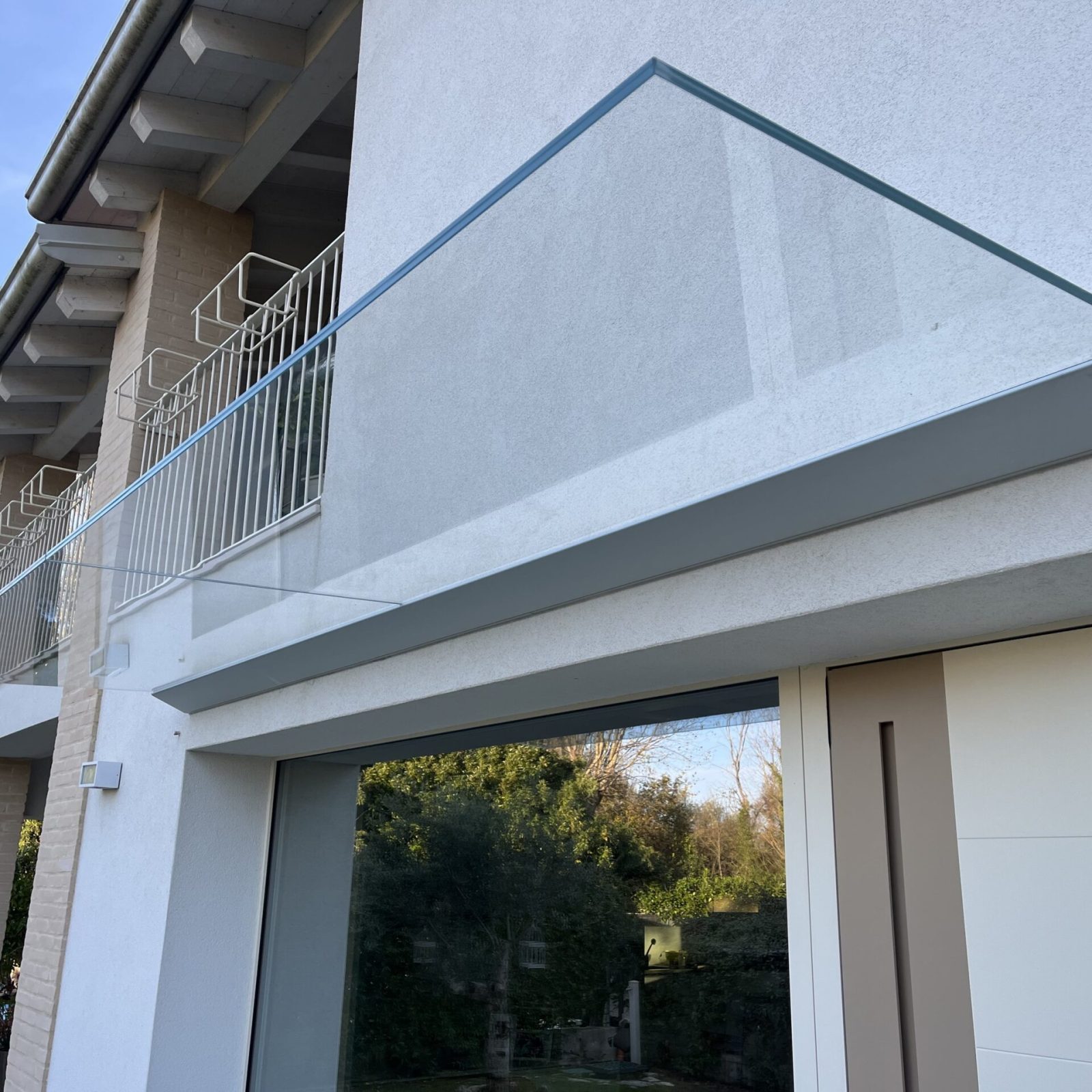 Pensilina in vetro stratificato per il giardino