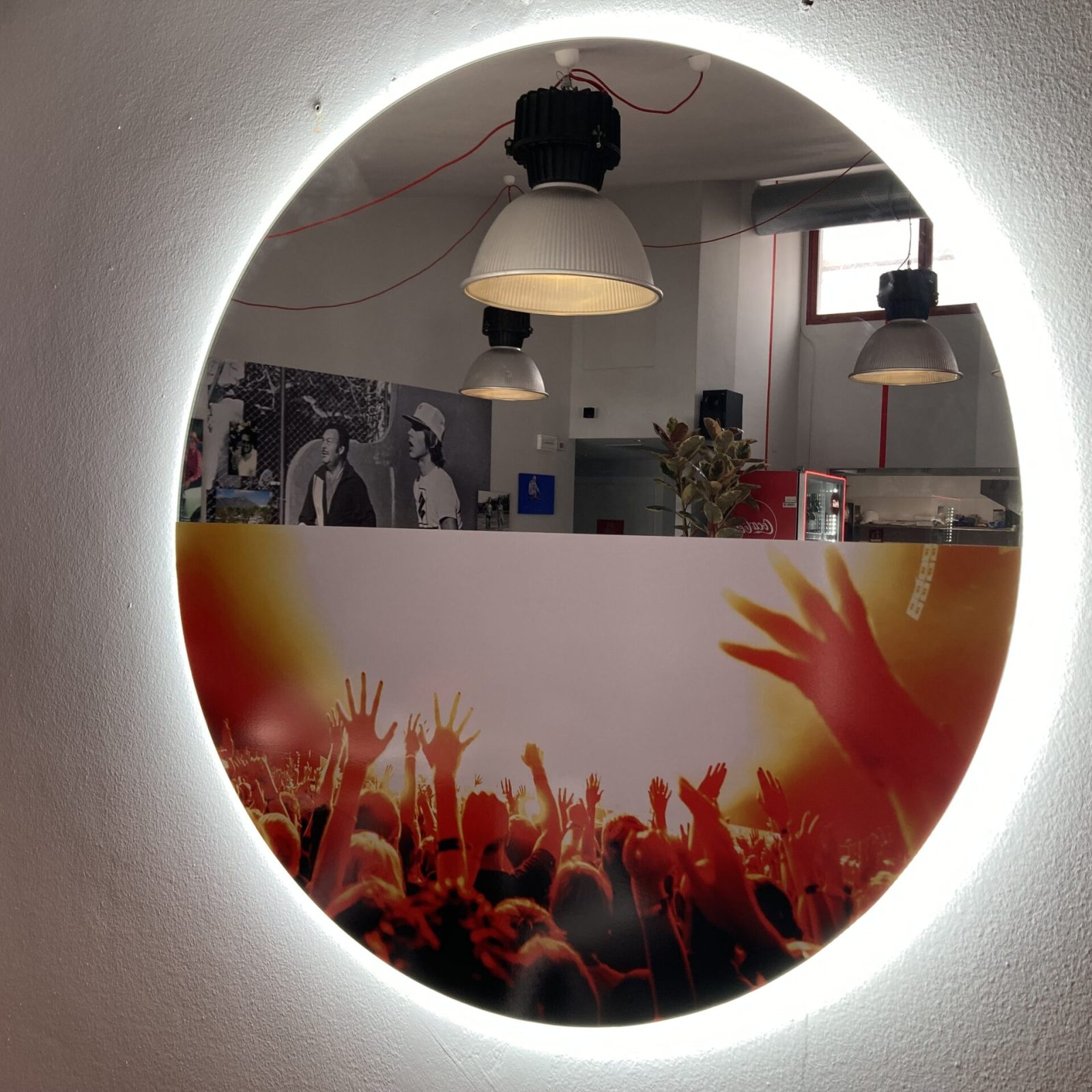 Specchio con led personalizzato e decorato